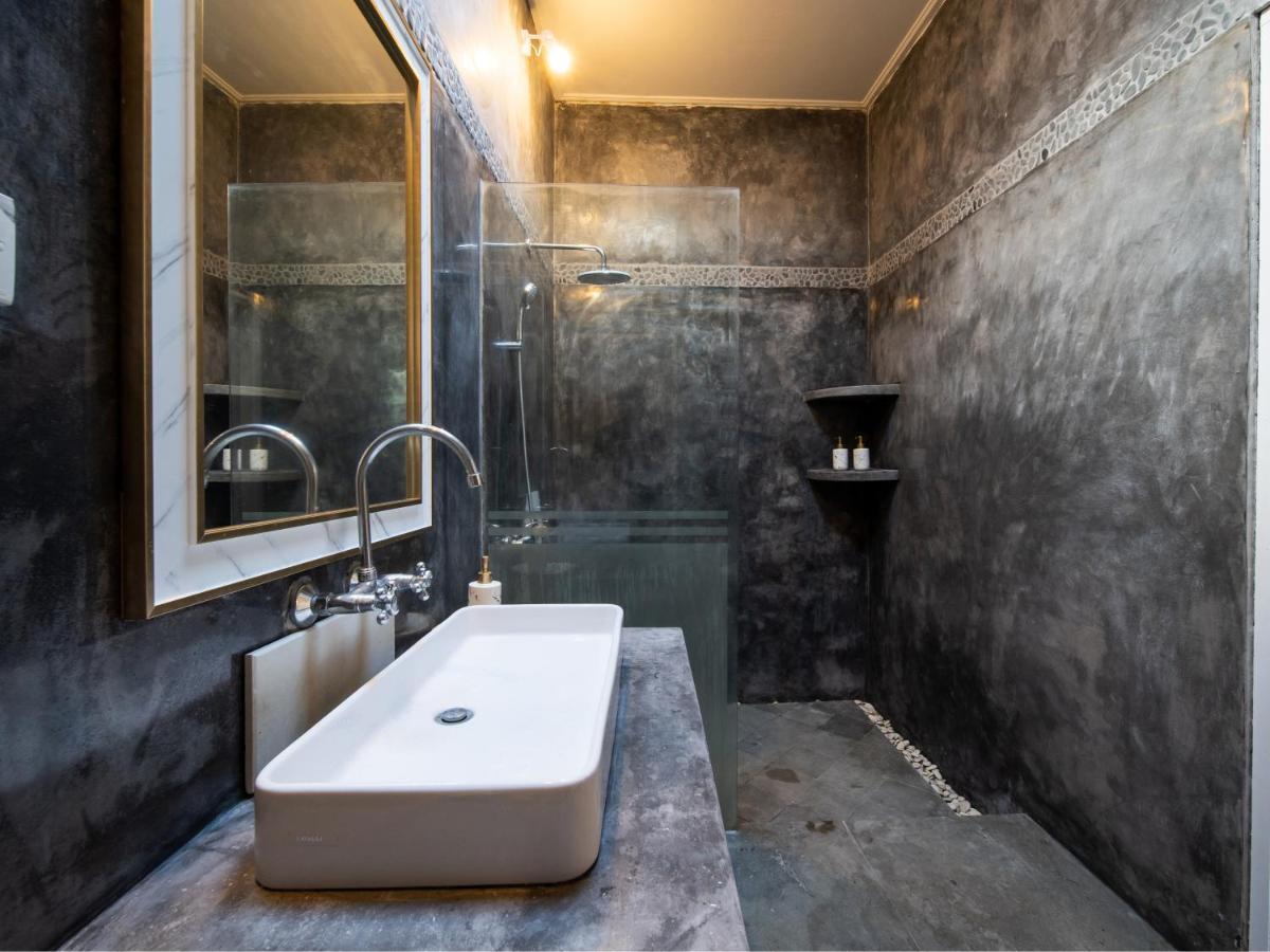 - 2bdr Private Big Pool